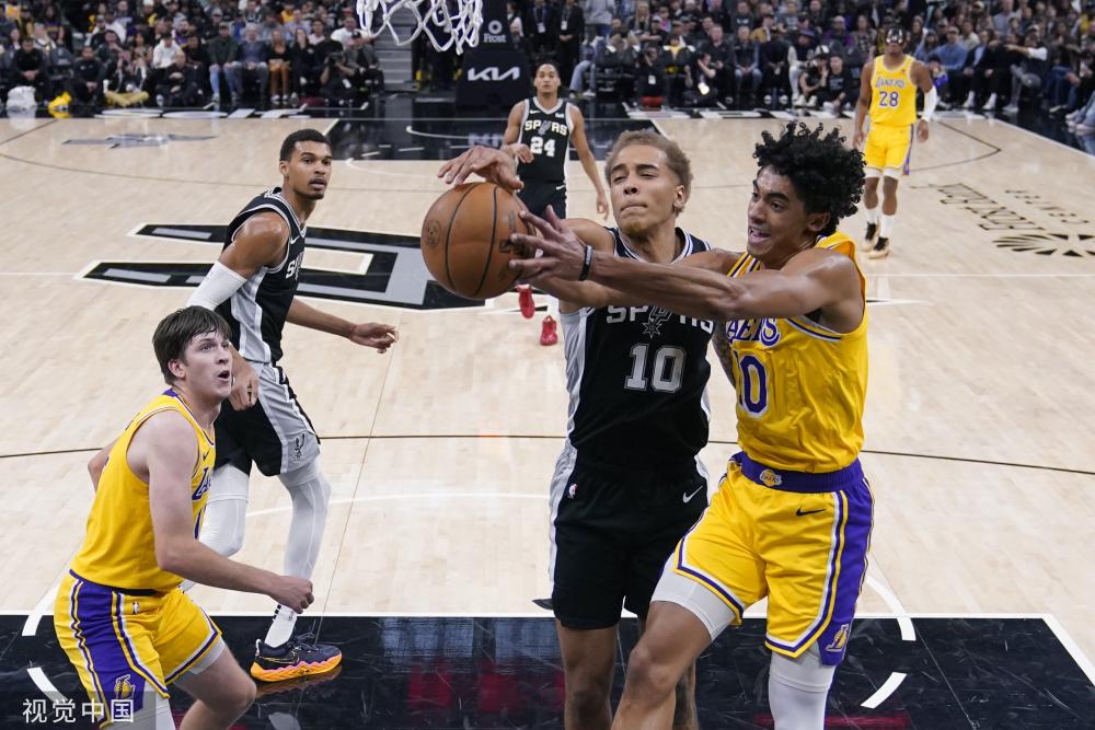 齡不符的成 齡不符的成